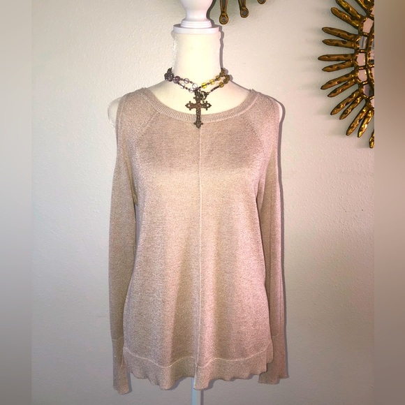 Vince Camuto Viscose & Metallic Gold Knit Top. Size XS. - Picture 3 of 6